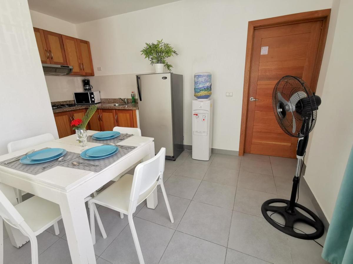 بونتا كانا Tropicana Suites Deluxe Beach Club And Pool - Playa Los Corales المظهر الخارجي الصورة